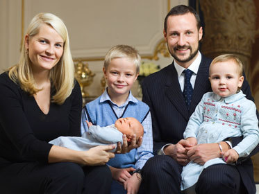 Norweska Rodzina Królewska - hrh_haakon_and_family.jpg