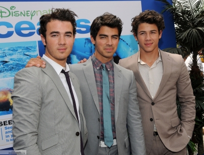 Jonas Brothers - 4.jpg