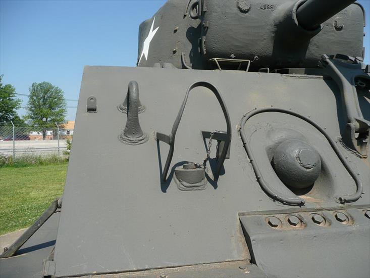 M4A3E8 Sherman - P1140572.jpg