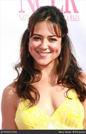 Camille Guaty - camille-guaty-2006-nclr-alma-awards-arrivals-HPSjQy.jpg
