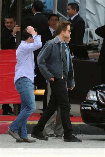 On the Street - Robert-Pattinson-Golden-Globe-jan2011.jpg