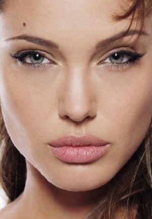 Angelina Jolie - 12271886951.jpg