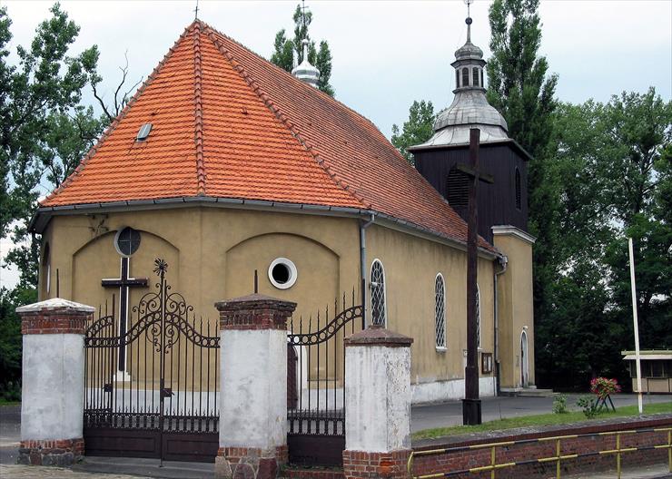 SKOKI - kościół parafialny św.Mikołaja 2003.jpg