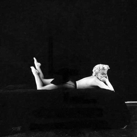 I_Marilyn Monroe - Ig_In the black sitting_Milton Greene_MM 7.jpg