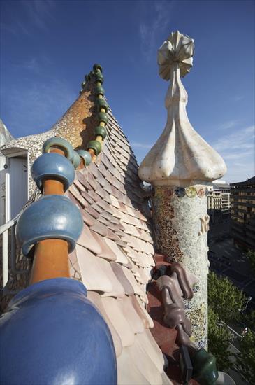 Gaudi - Kamieniczki w Barcelonie - 30bc76ed75ed.jpg