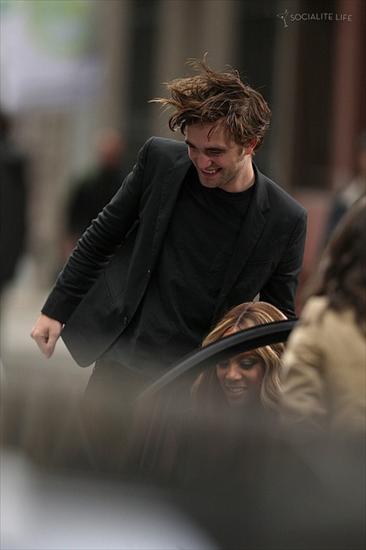 Robert Pattinson - robert-pattinson-tyra-banks-show.jpg