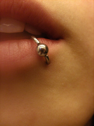 piercing - Lip_Piercing_by_rivjern.jpg