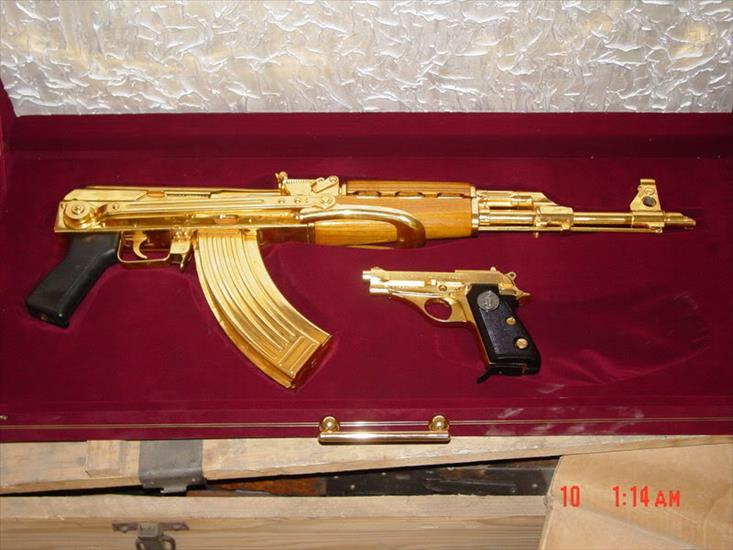 Pistolety i Karabiny Maszynowe - Gunz-SadamsGoldAK-47Pistol.jpg