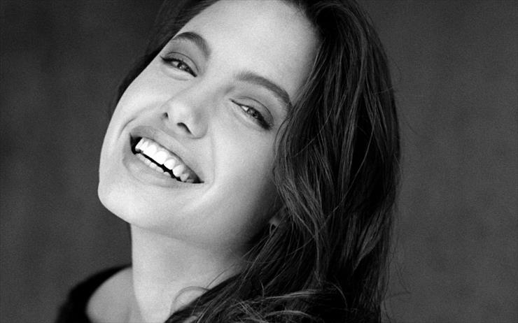 Angelina Jolie - Angelina Jolie 50.jpg