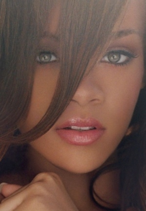 Rihanna - 12392764281.jpg