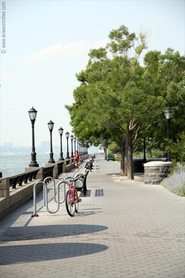 New York - Esplanade, Battery Park City.jpg