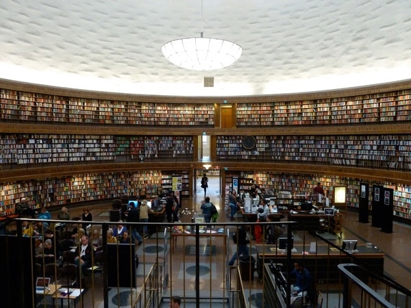 Biblioteki - Biblioteka Publiczna w Sztokholmie Szwecja.jpg