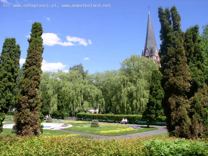sylwiausi - Park-miejski-wzdłuż-jeziora-Trzesiecko-Szczecinek.jpg