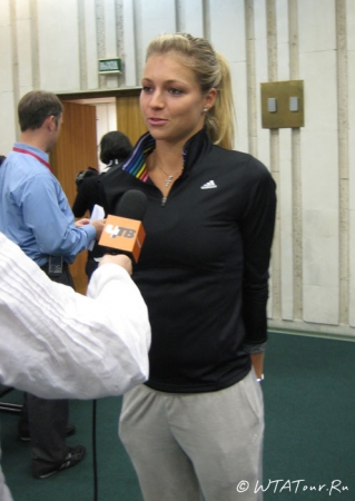 Maria Kirilenko - normal_Kirilenko-Moscow-211009-10.jpg