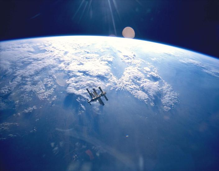 Astrolabium - Satelita na tle Ziemi.JPG