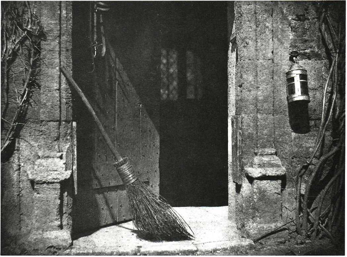 HISTORIA_FOTOGRAFII_ - William Henry Fox Talbot_The Open Door-1843-gvg.jpg